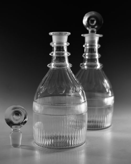 ANTIQUE GLASS PAIR OF DECANTERS ENGLISH C1830 - ADDITIONAL PHOTO 4