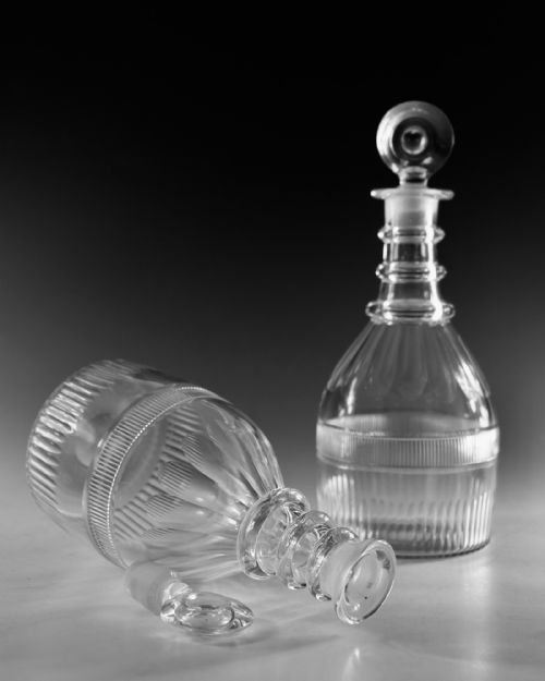 ANTIQUE GLASS PAIR OF DECANTERS ENGLISH C1830 - ADDITIONAL PHOTO 6