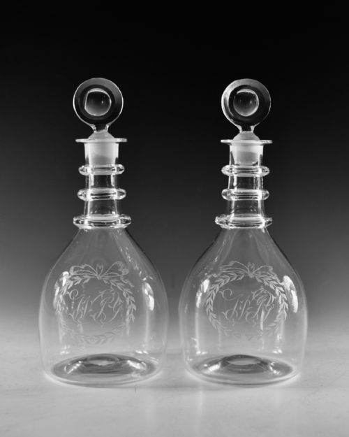 ANTIQUE GLASS PAIR OF PLAIN THREE RING DECANTERS ENGLISH C1820 - ADDITIONAL PHOTO 1