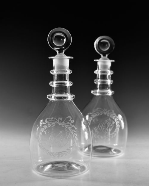 ANTIQUE GLASS PAIR OF PLAIN THREE RING DECANTERS ENGLISH C1820 - ADDITIONAL PHOTO 2