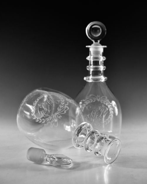 ANTIQUE GLASS PAIR OF PLAIN THREE RING DECANTERS ENGLISH C1820 - ADDITIONAL PHOTO 5