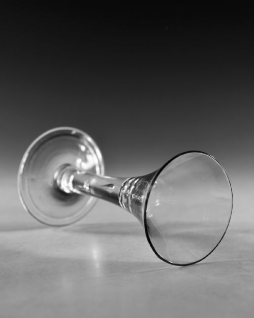 ANTIQUE GLASS PLAIN STEM DRAWN TRUMPET WINE GLASS C1760 - ADDITIONAL PHOTO 3