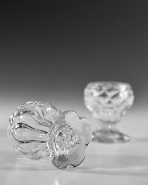 ANTIQUE GLASS PAIR OF BONNET GLASSES ENGLISH C1760 - ADDITIONAL PHOTO 2