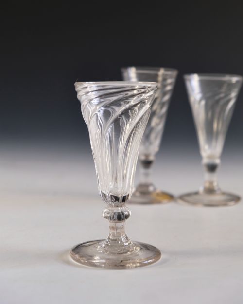 ANTIQUE GLASS THREE WRYTHEN ALE GLASSES ENGLISH C1800 - ADDITIONAL PHOTO 2