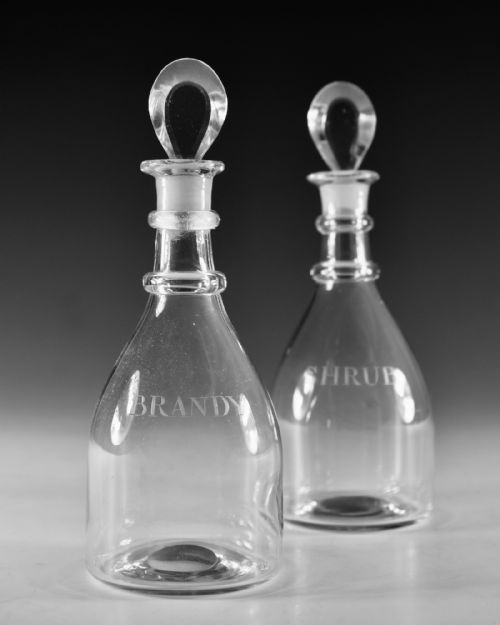 ANTIQUE GLASS PAIR OF LABELLED DECANTERS ENGLISH C1810 - ADDITIONAL PHOTO 3