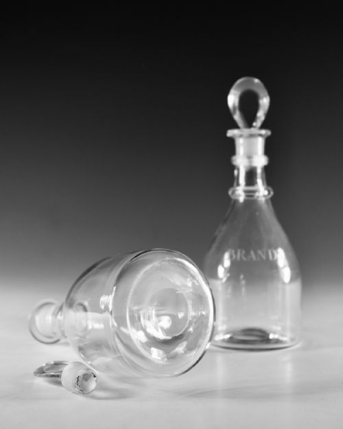 ANTIQUE GLASS PAIR OF LABELLED DECANTERS ENGLISH C1810 - ADDITIONAL PHOTO 6