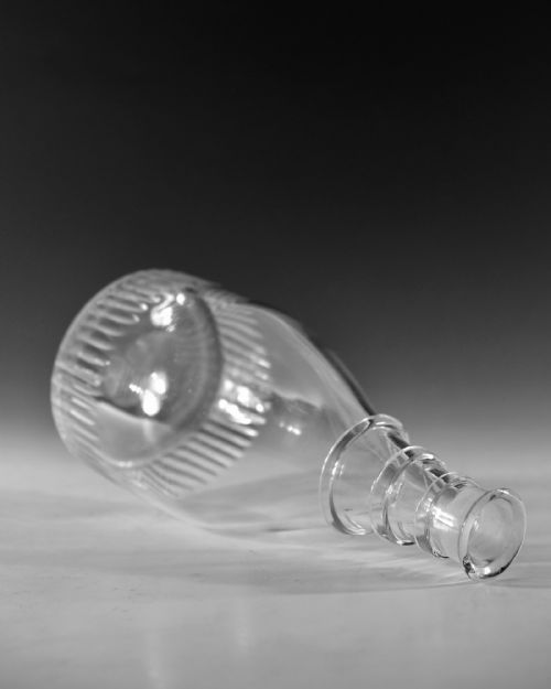 ANTIQUE GLASS DECANTER TAPER WITH THREE NECK RINGS C1800 - ADDITIONAL PHOTO 4