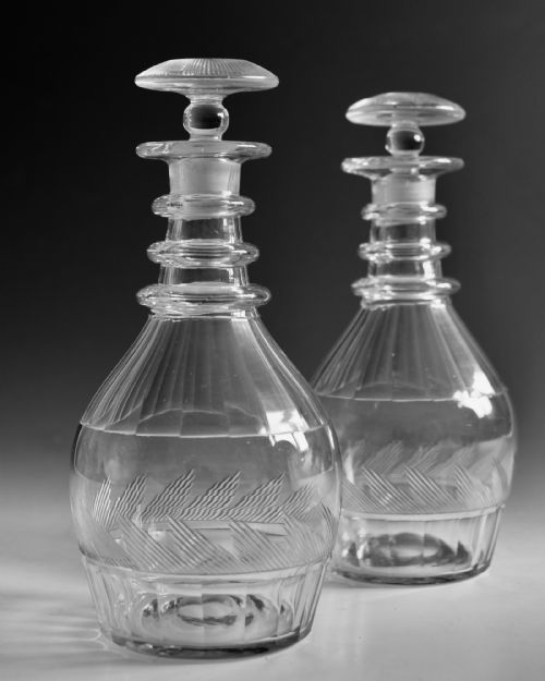ANTIQUE GLASS DECANTERS PAIR ENGLISH C1835 - ADDITIONAL PHOTO 4