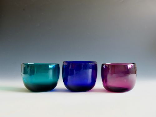 ANTIQUE GLASS THREE FINGER BOWLS GREEN BLUE AMETHYST ENGLISH C1830 - ADDITIONAL PHOTO 1
