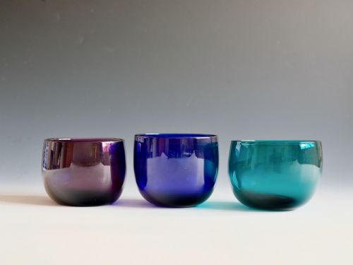 ANTIQUE GLASS THREE FINGER BOWLS GREEN BLUE AMETHYST ENGLISH C1830 - ADDITIONAL PHOTO 1