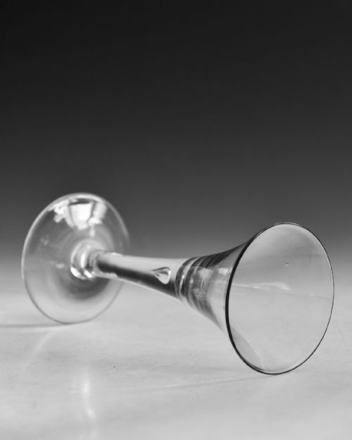 ANTIQUE GLASS PLAIN STEM WINE GLASS ENGLISH C1750 - ADDITIONAL PHOTO 3
