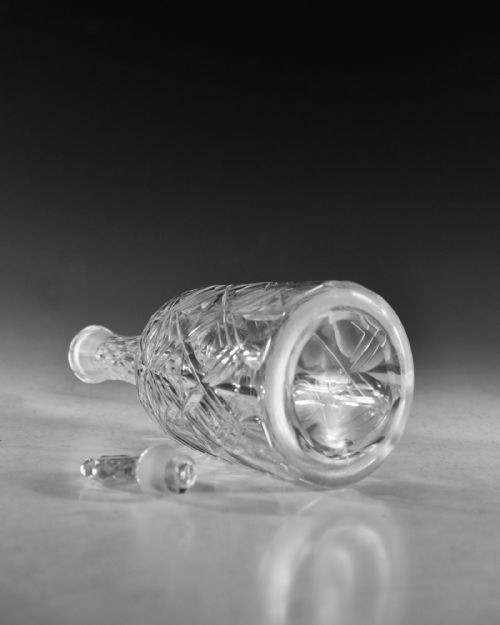 ANTIQUE GLASS DECANTER FACET CUT ENGLISH C1770 - ADDITIONAL PHOTO 4