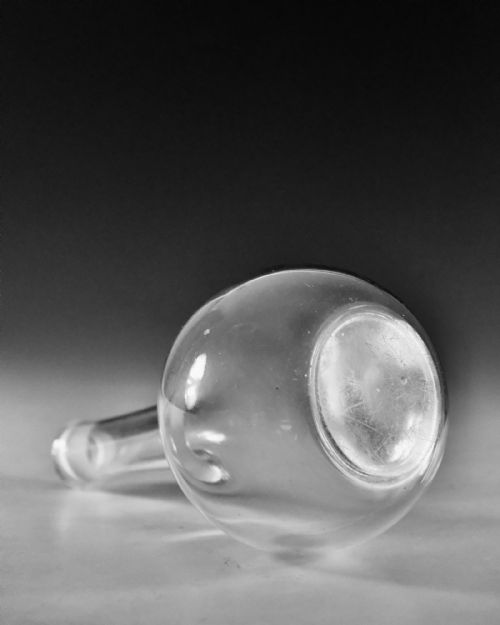 ANTIQUE GLASS SHAFT AND GLOBE DECANTER ENGLISH C1750 - ADDITIONAL PHOTO 3