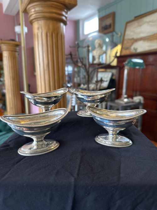 Fine set of 4 George 3rd silver salt cellars by James Mince 370g made in London 1803