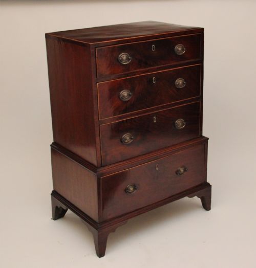 Secretaire Chest