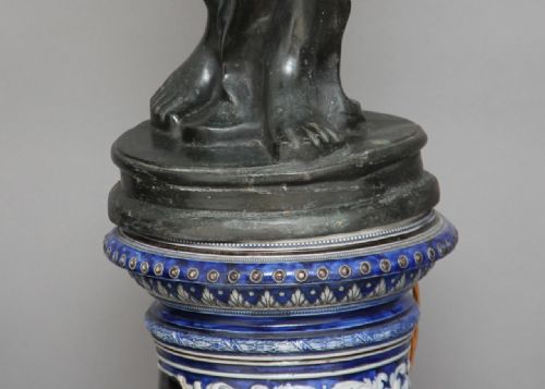 PAIR BRONZE FIGURAL LAMPS ON CHINA BASES - ADDITIONAL PHOTO 4