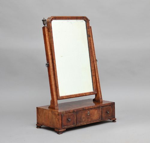 18th Century Walnut Dressing Table / Toilet Mirror