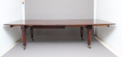 Early 19th Century Mahogany Four Leaf Dining Table
