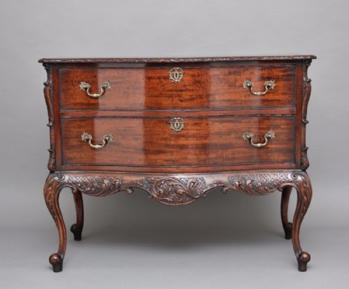 Early 20th Century Mahogany Serpentine Commode