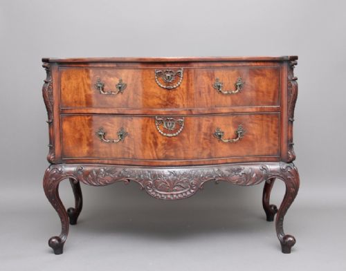 Early 20th Century Mahogany Serpentine Commode