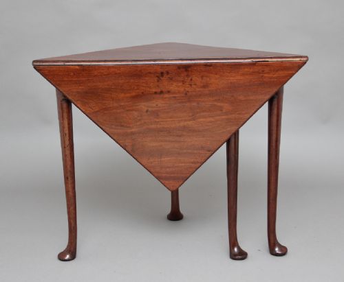 18th Century Mahogany Envelope / Corner Table