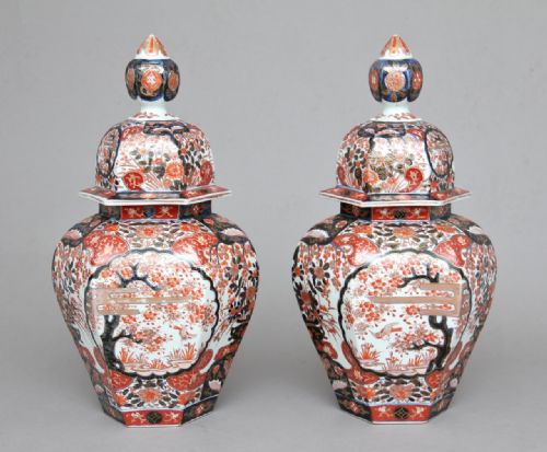 A Pair of 19th Century Decorative Imari Vases