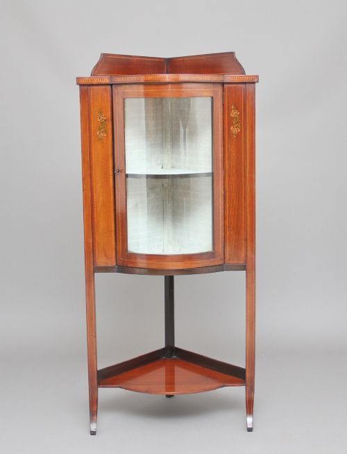 Early 20th Century Mahogany Corner Cupboard