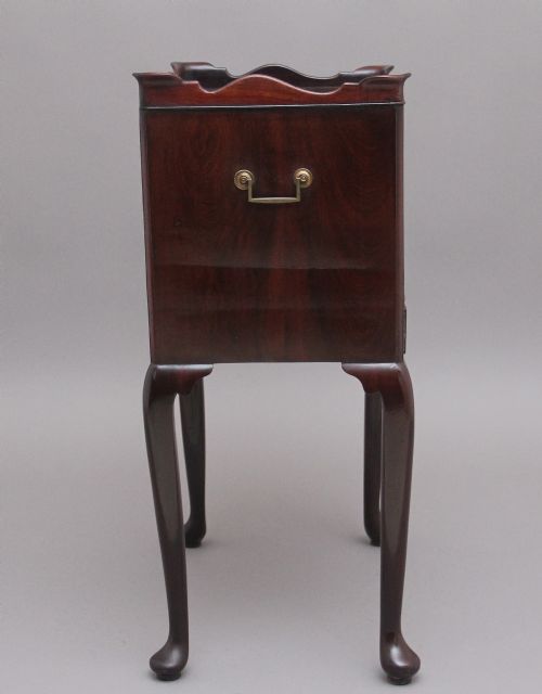 EARLY 20TH CENTURY MAHOGANY BEDSIDE CABINET IN THE GEORGIAN STYLE - ADDITIONAL PHOTO 3