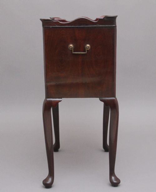 EARLY 20TH CENTURY MAHOGANY BEDSIDE CABINET IN THE GEORGIAN STYLE - ADDITIONAL PHOTO 6