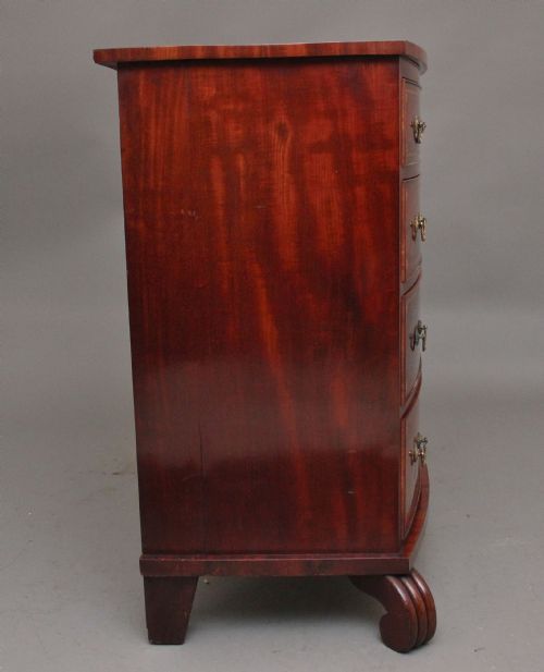 A HIGHLY DECORATIVE EARLY 19TH CENTURY FLAME MAHOGANY AND INLAID BOWFRONT CHEST OF DRAWERS - ADDITIONAL PHOTO 3