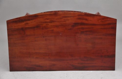 A HIGHLY DECORATIVE EARLY 19TH CENTURY FLAME MAHOGANY AND INLAID BOWFRONT CHEST OF DRAWERS - ADDITIONAL PHOTO 6