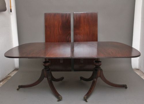 Wonderfully Figured Early 20th Century Mahogany Dining Table
