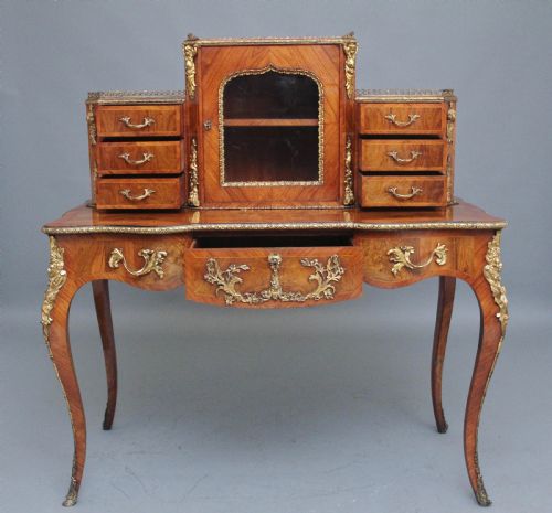 19TH CENTURY WALNUT DESK BY GILLOWS - ADDITIONAL PHOTO 1