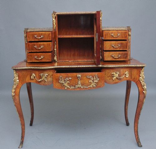 19TH CENTURY WALNUT DESK BY GILLOWS - ADDITIONAL PHOTO 2