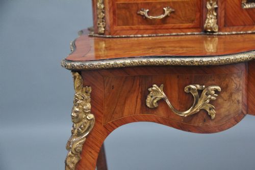19TH CENTURY WALNUT DESK BY GILLOWS - ADDITIONAL PHOTO 20