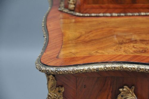 19TH CENTURY WALNUT DESK BY GILLOWS - ADDITIONAL PHOTO 24