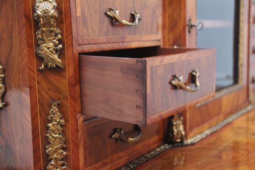 19TH CENTURY WALNUT DESK BY GILLOWS - ADDITIONAL PHOTO 25