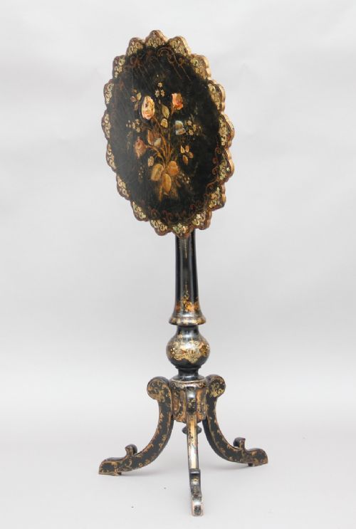 19TH CENTURY CHINOISERIE TABLE