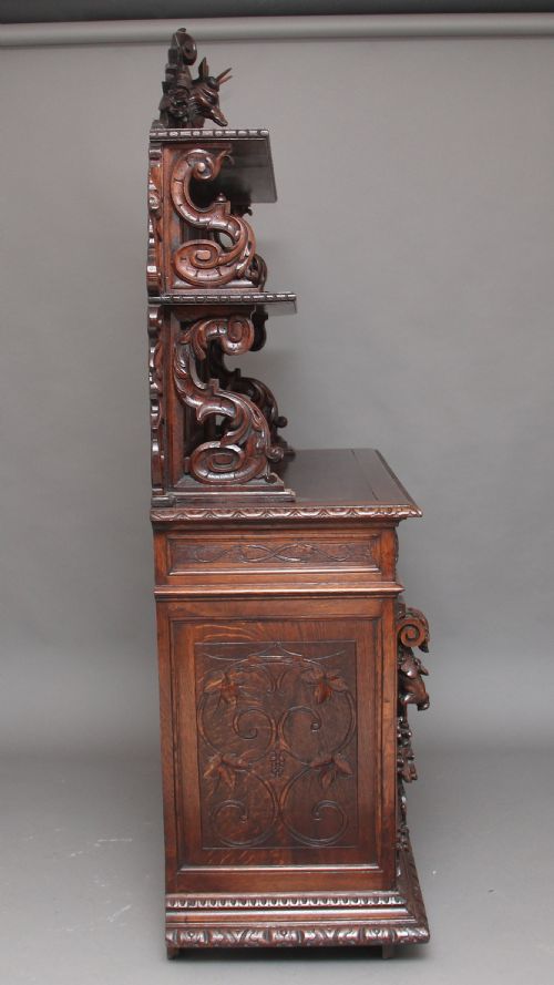 19TH CENTURY CARVED OAK BUFFET - ADDITIONAL PHOTO 6