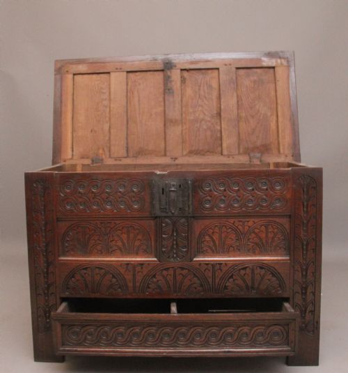 18TH CENTURY CARVED OAK MULE CHEST - ADDITIONAL PHOTO 3