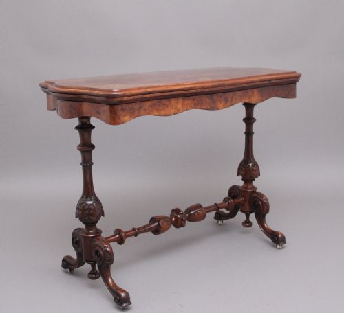 19TH CENTURY ANTIQUE BURR WALNUT CARD TABLE