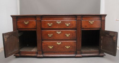 A GOOD GEORGIAN 18TH CENTURY OAK DRESSER - ADDITIONAL PHOTO 2