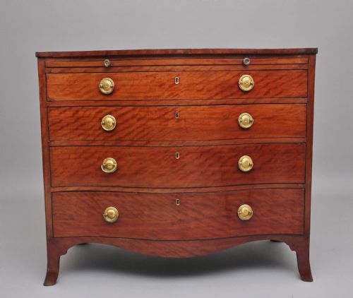 18TH CENTURY MAHOGANY SERPENTINE CHEST OF DRAWERS