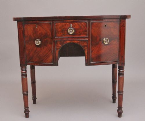 EARLY 19TH CENTURY MAHOGANY SIDEBOARD