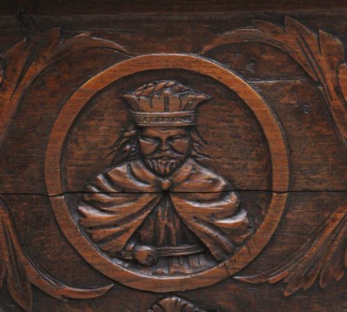 EARLY 19TH CENTURY FRENCH CARVED OAK COFFER - ADDITIONAL PHOTO 6