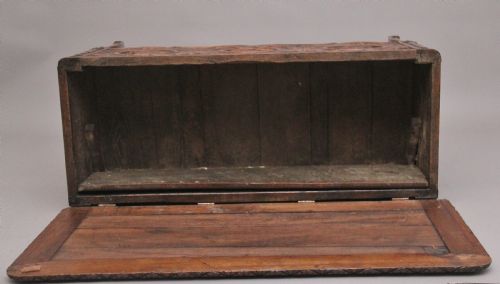 EARLY 19TH CENTURY FRENCH CARVED OAK COFFER - ADDITIONAL PHOTO 13
