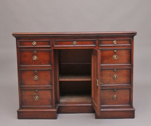 EARLY 19TH CENTURY MAHOGANY KNEEHOLE DESK - ADDITIONAL PHOTO 1