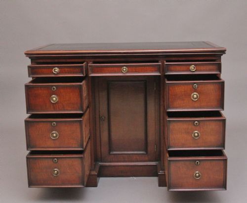 EARLY 19TH CENTURY MAHOGANY KNEEHOLE DESK - ADDITIONAL PHOTO 2