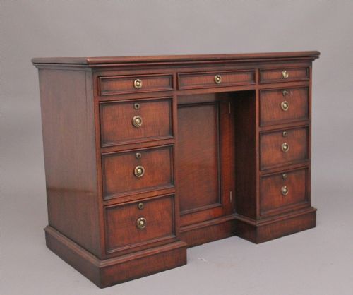 EARLY 19TH CENTURY MAHOGANY KNEEHOLE DESK - ADDITIONAL PHOTO 3