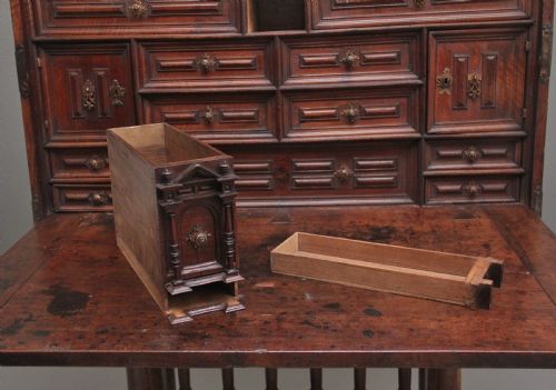 17TH CENTURY WALNUT VARGUENO ON STAND - ADDITIONAL PHOTO 9